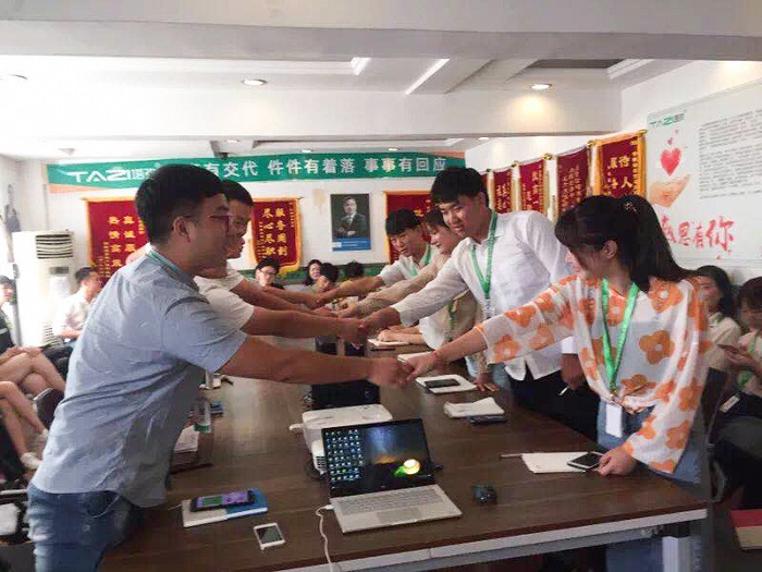 塔孜丨第一屆辯論賽——唇槍舌戰，言思角逐，巔峰對決！